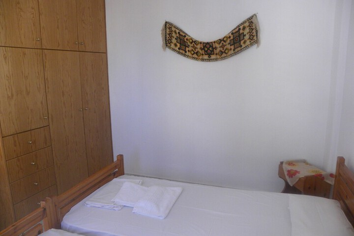 Room 12 of 48