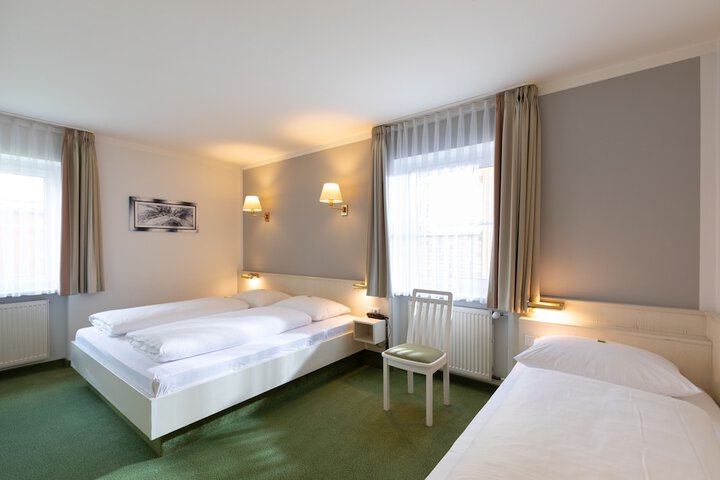 Room 2 of 39