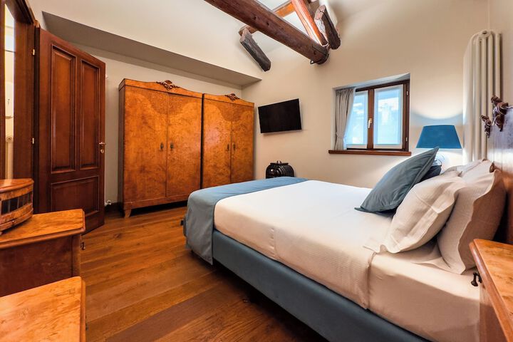 Room 13 of 64