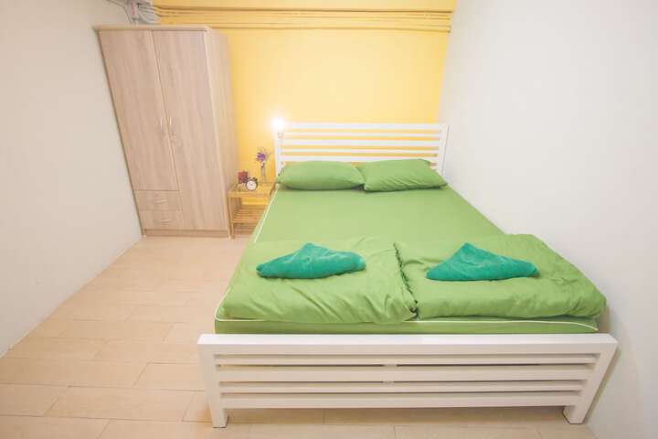 Room 28 of 76