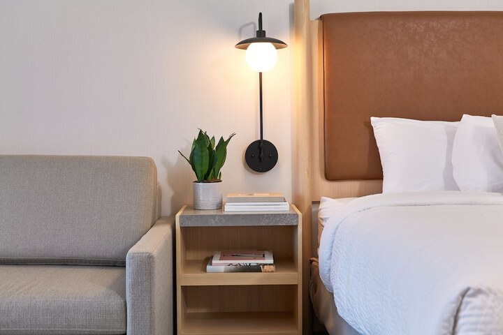 Room 5 of 32