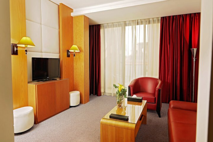 Room 28 of 54