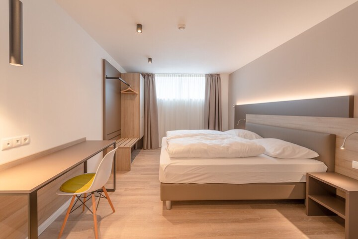 Room 42 of 172