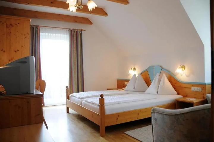 Room 2 of 16