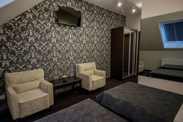 Room 8 of 66
