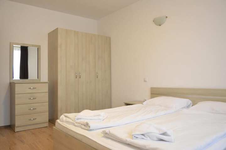 Room 6 of 32