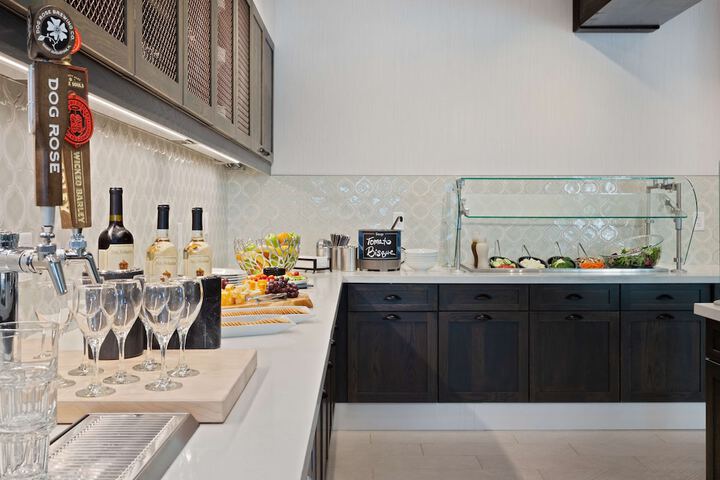 Breakfast area