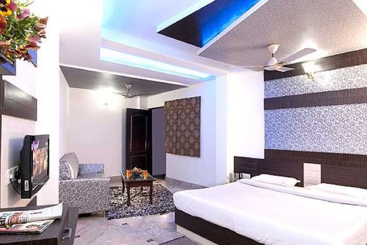 Room 11 of 35