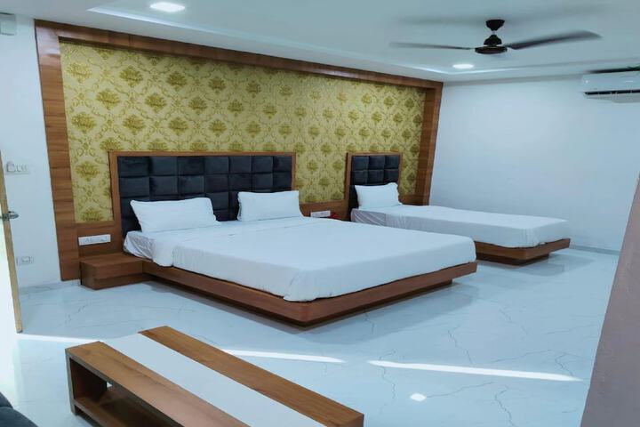 Room 5 of 6