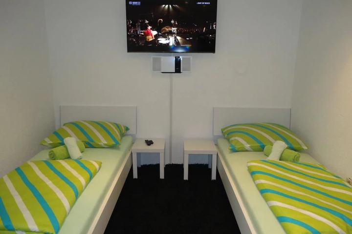Room 5 of 12