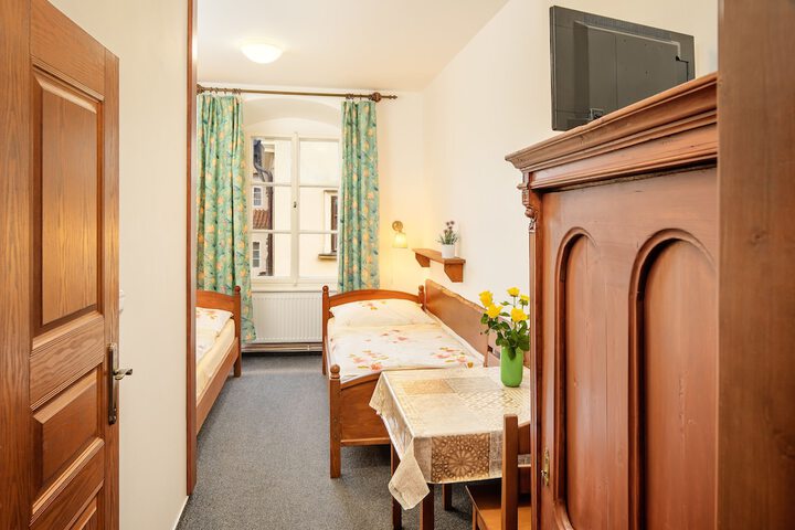 Room 6 of 35