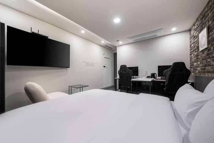 Room 14 of 42