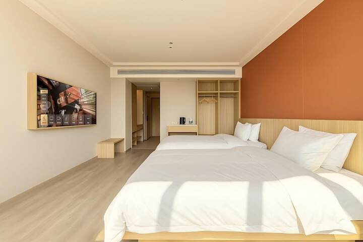 Room 15 of 28