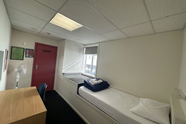 Room 19 of 106