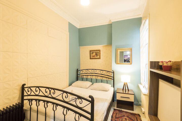 Room 10 of 27