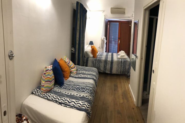 Room 13 of 21