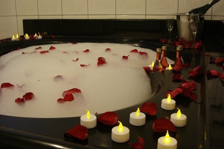 Hot Tub 14 of 16