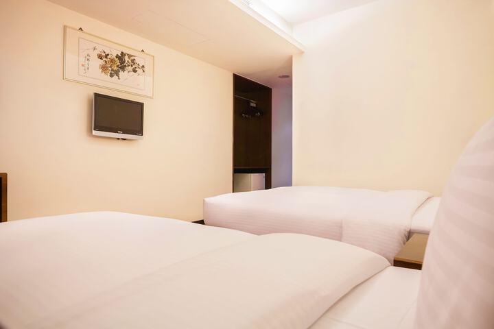 Room 15 of 36