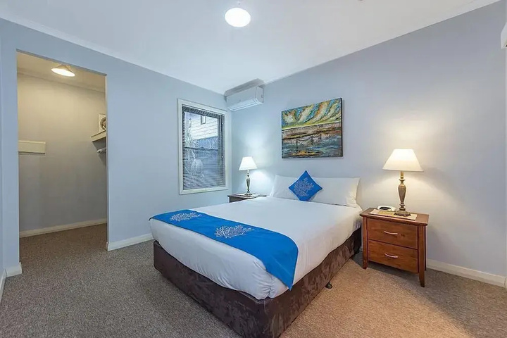 Room 3 of 16