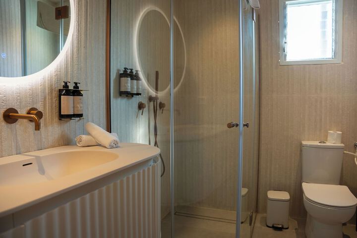 Room 43 of 145