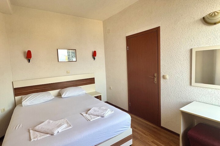 Room 10 of 96
