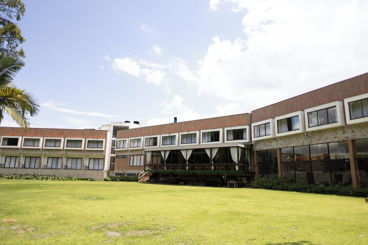 Hotel Exterior 24 of 26