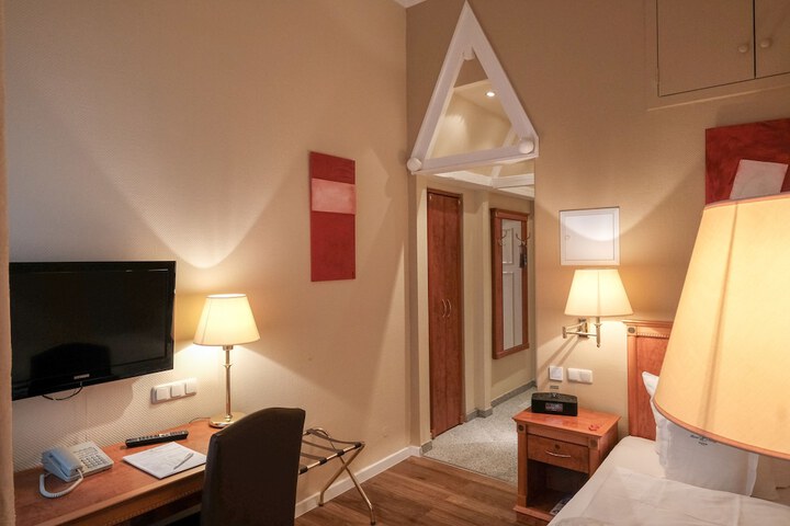 Room 7 of 87