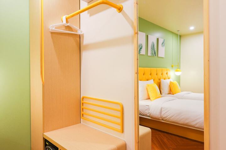Room 20 of 32
