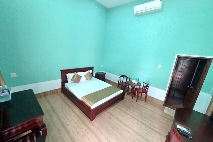 Room 3 of 105