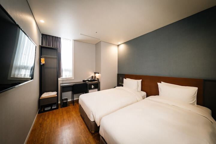 Room 18 of 57