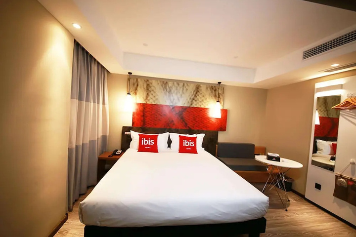 Room 3 of 20