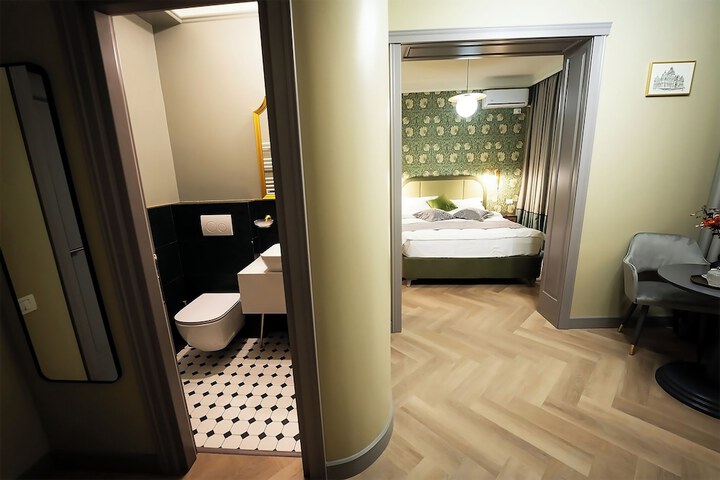 Room 7 of 32