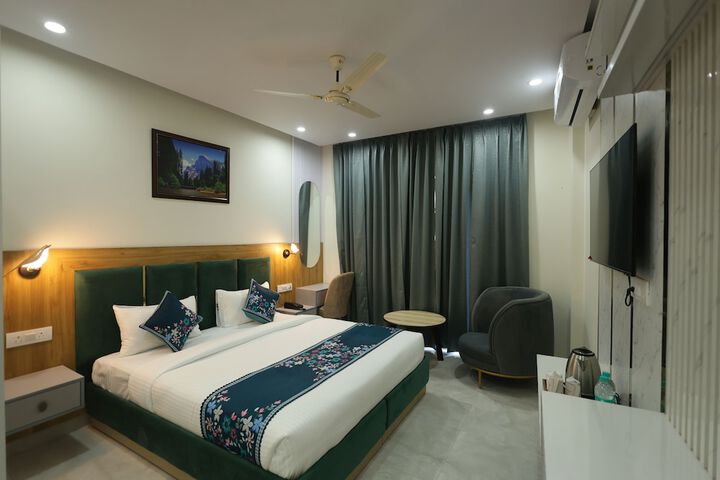 Room 6 of 27