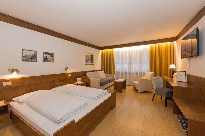 Room 9 of 38