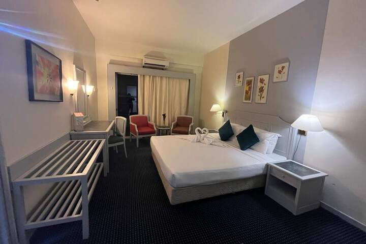 Room 141 of 650
