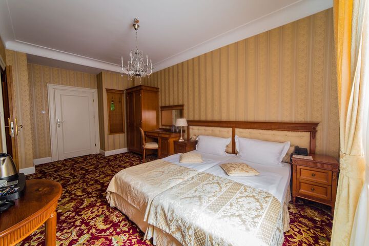 Room 12 of 66