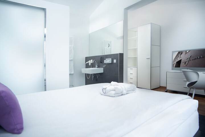 Room 26 of 67