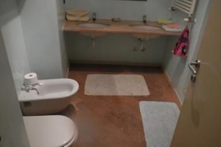 Room 2 of 16