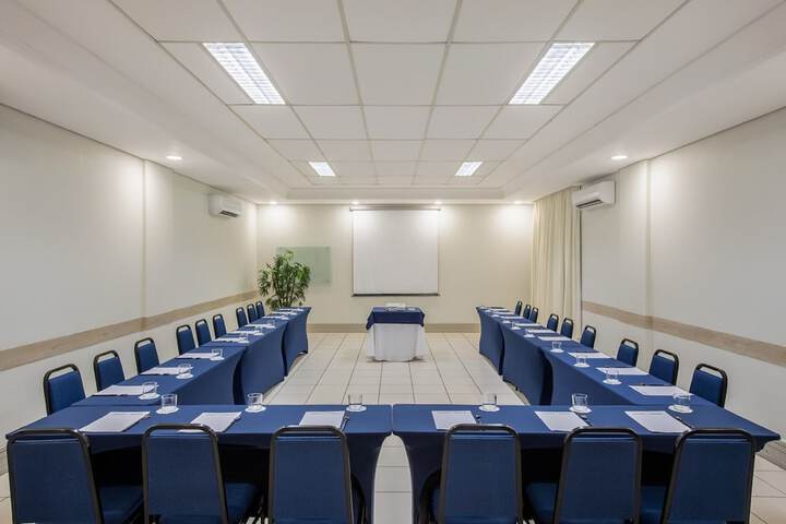 Room 33 of 41