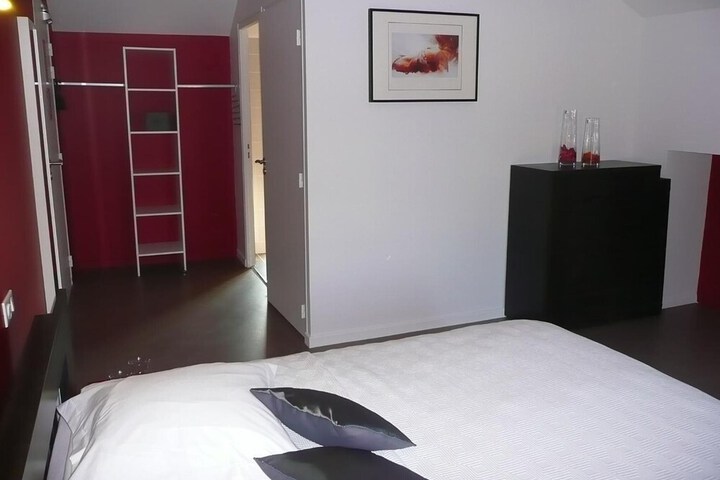 Room 10 of 37