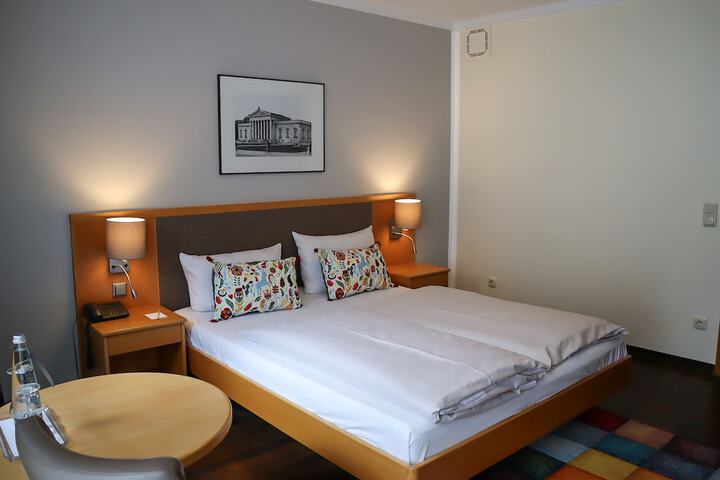 Room 49 of 147