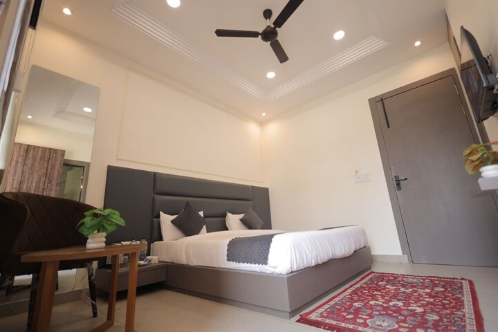 Room 10 of 24