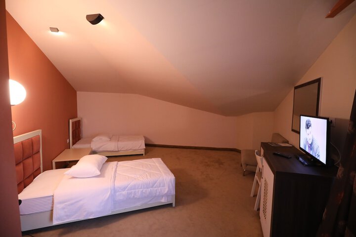 Room 25 of 86