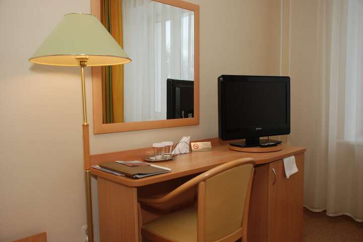 Room 3 of 82