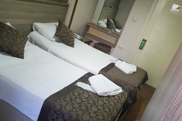 Room 8 of 15