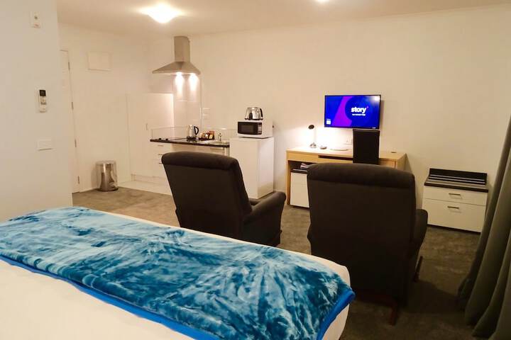 Room 9 of 38