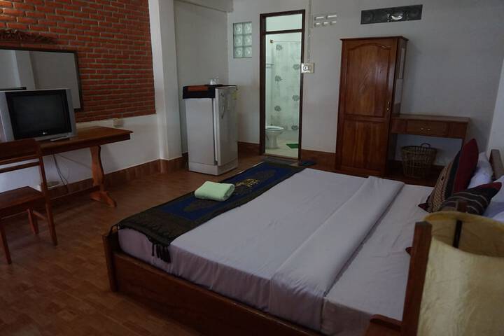 Room 7 of 28