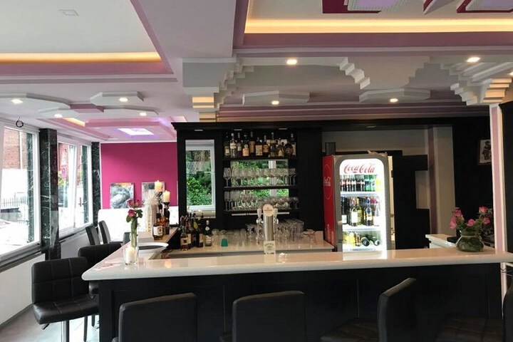 Lounge 56 of 63