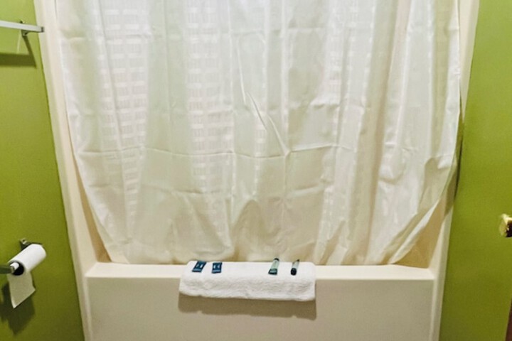 Room 13 of 25