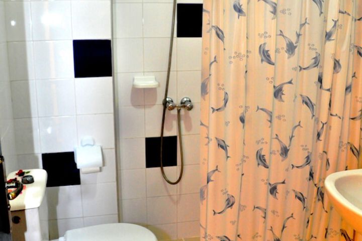 Room 6 of 17